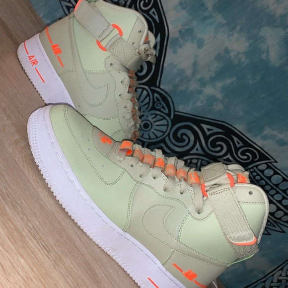 Nike Shoe Lot. All shoes are in amazing condition and are between size 8 to 9.5. - Picture 4 of 10